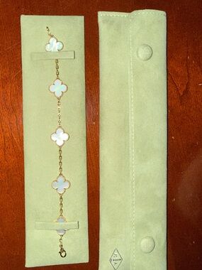 Van Cleef & Arpels Yellow Gold 5 Motif Mother of Pearl Alhambra